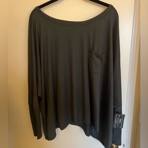 NWT batwing/drapey tunic top
